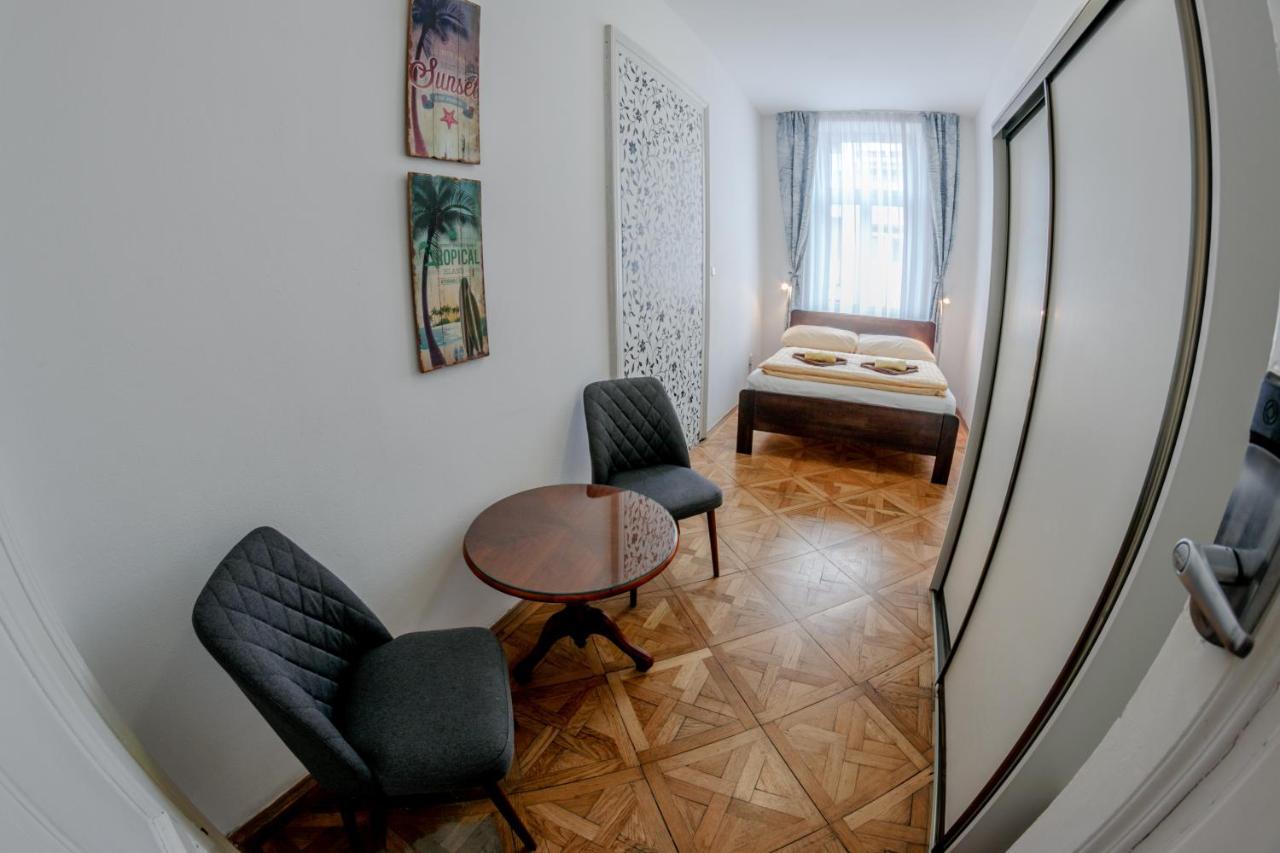 Cuba Bar & Hostel Ceske Budejovice Exteriör bild