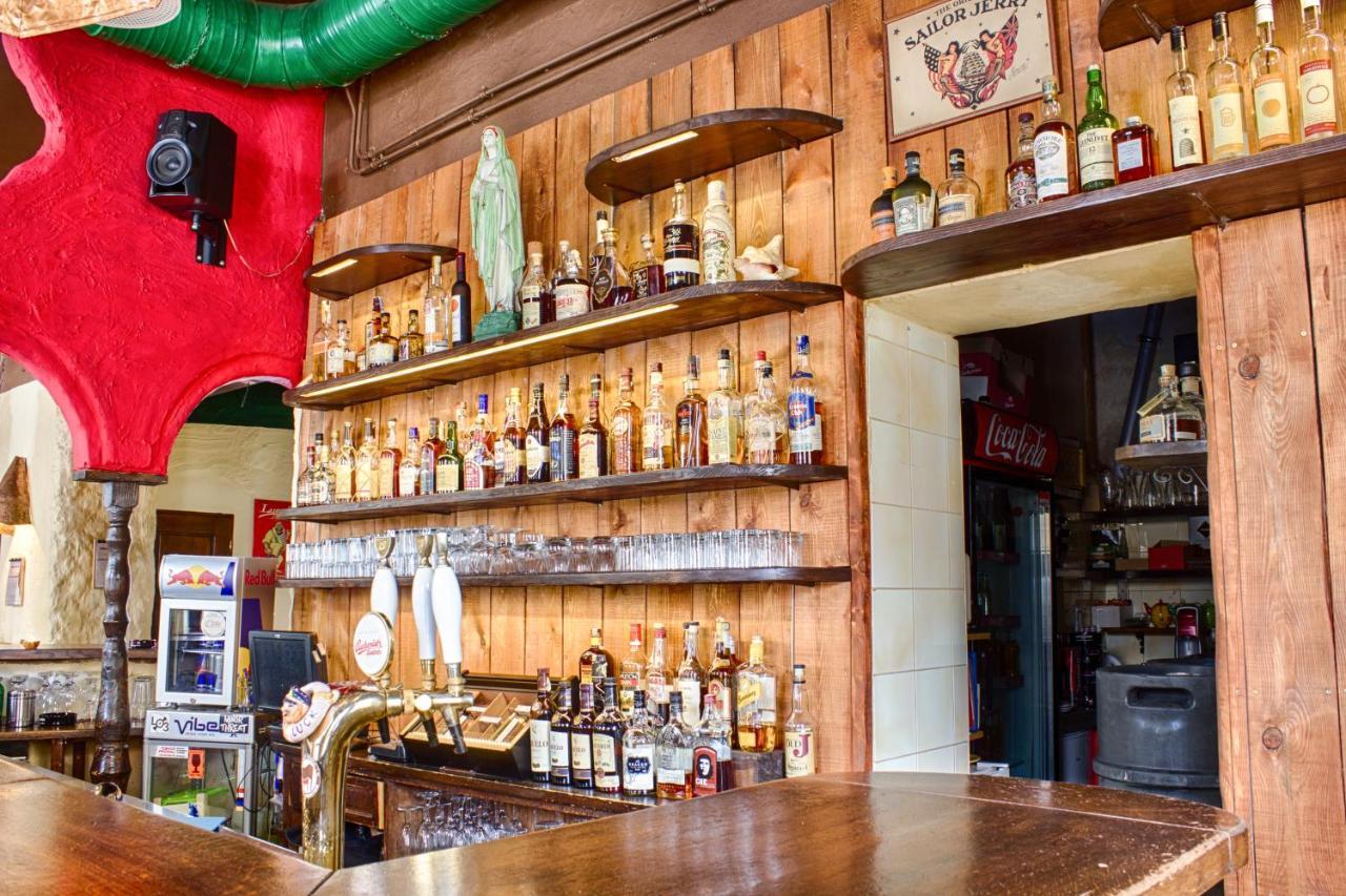 Cuba Bar & Hostel Ceske Budejovice Exteriör bild