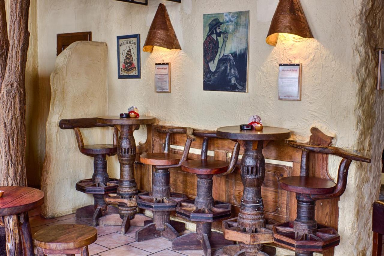 Cuba Bar & Hostel Ceske Budejovice Exteriör bild