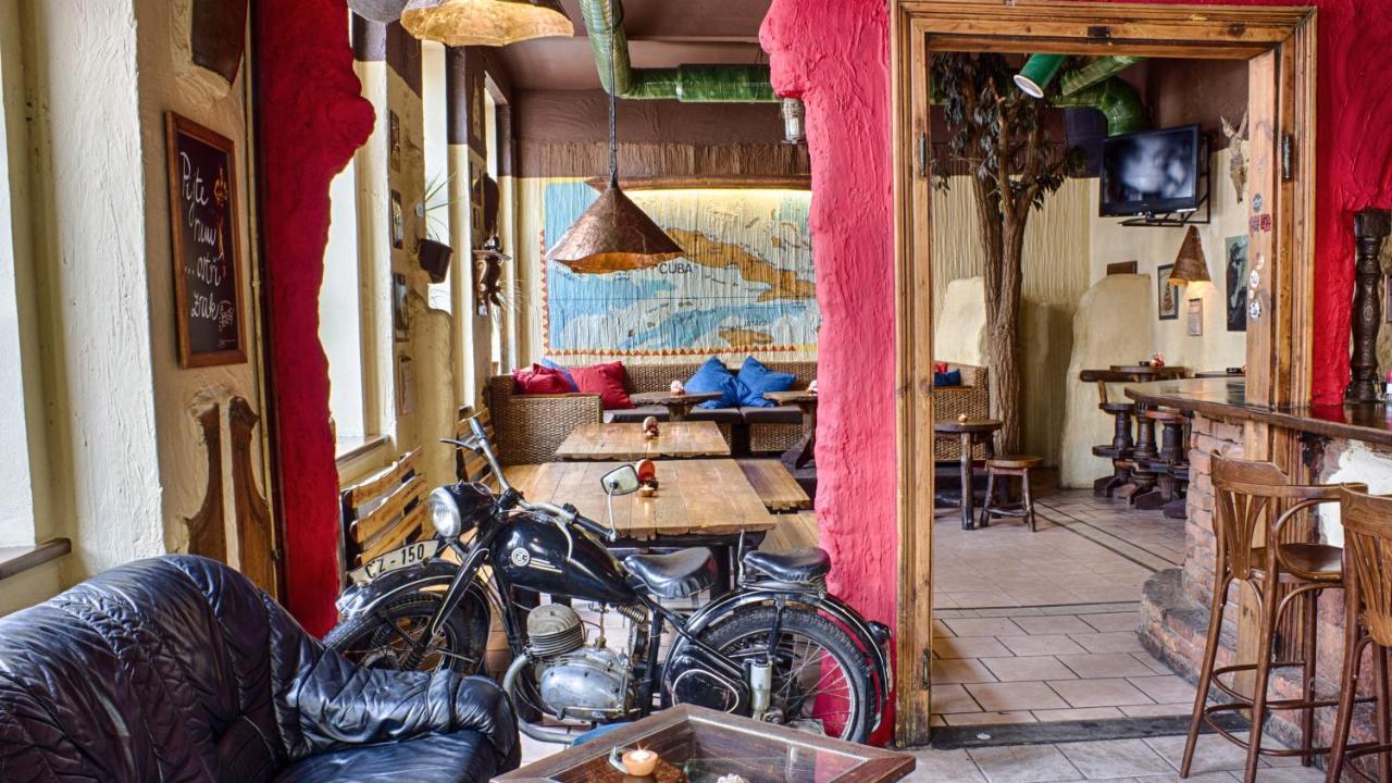 Cuba Bar & Hostel Ceske Budejovice Exteriör bild