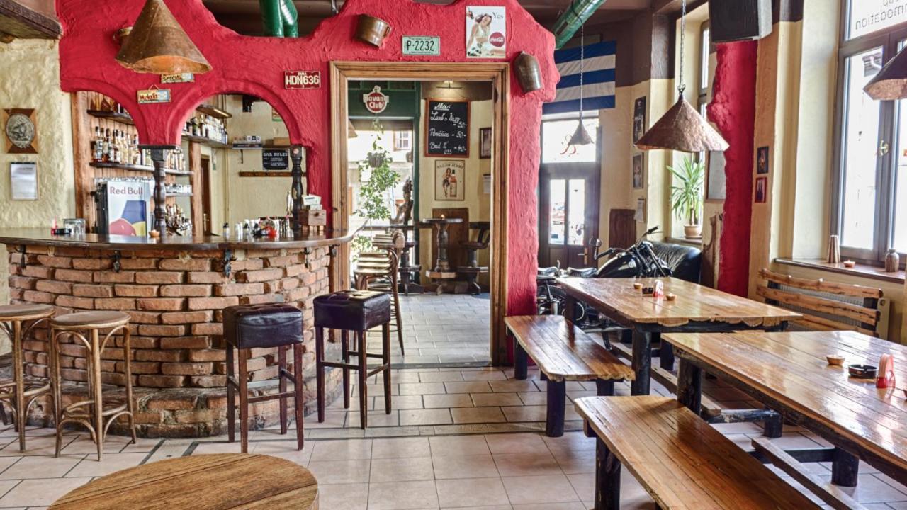 Cuba Bar & Hostel Ceske Budejovice Exteriör bild
