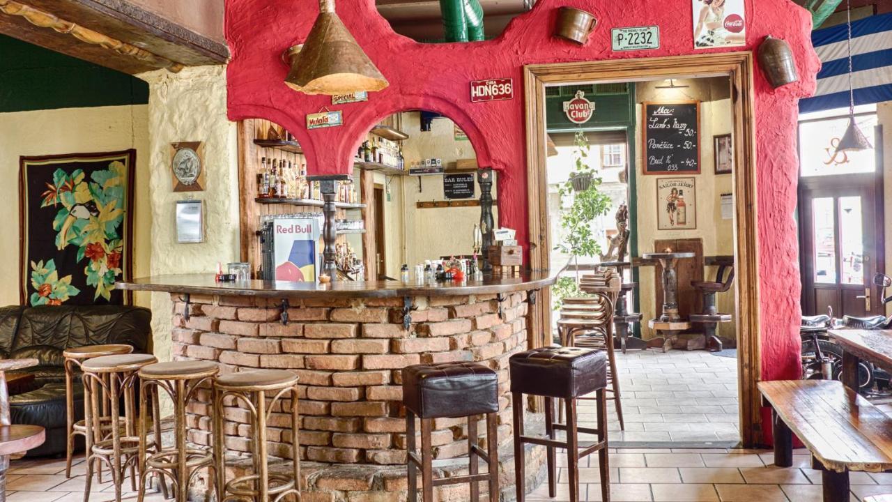 Cuba Bar & Hostel Ceske Budejovice Exteriör bild